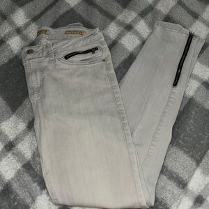 Stylish Light Gray Women's Jeans with Zipper Detail